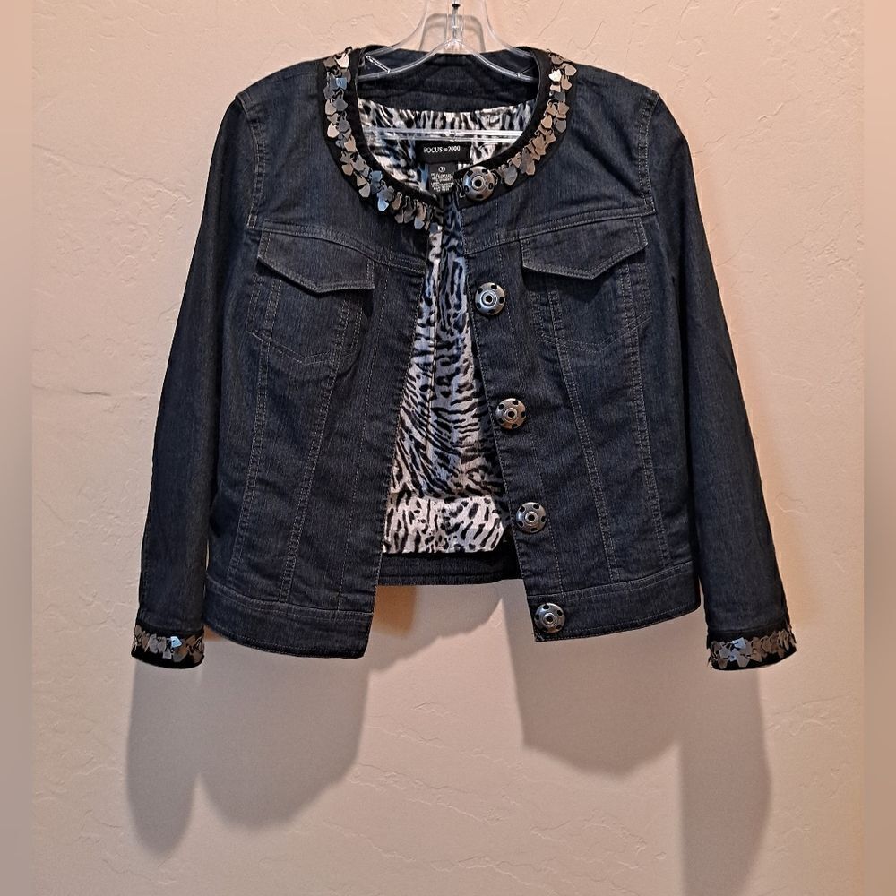 Focus 2000 Denim Jacket With Bronze Details. For women. Size 4